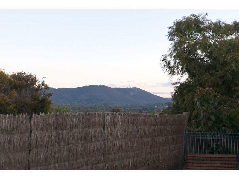 16 Maralee Drive, Mooroolbark VIC 3138