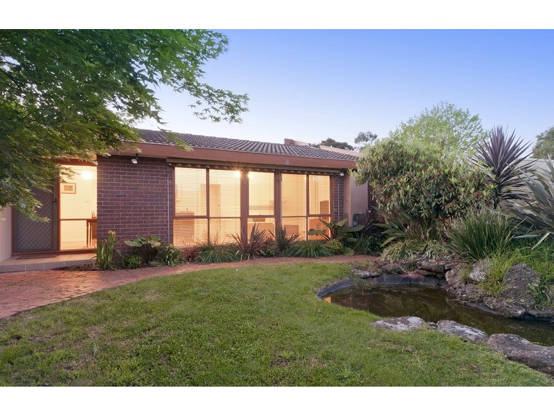 16 Maralee Drive, Mooroolbark VIC 3138