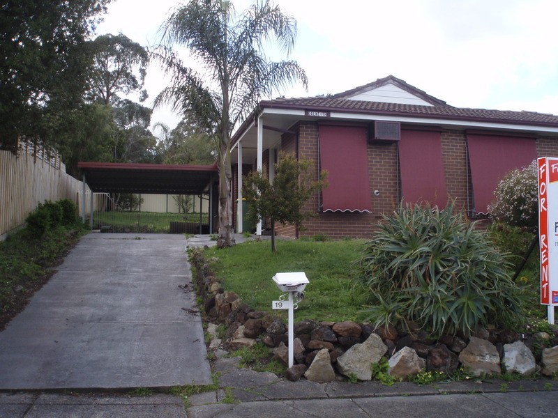 19 Chinook Crescent, Mooroolbark VIC 3138