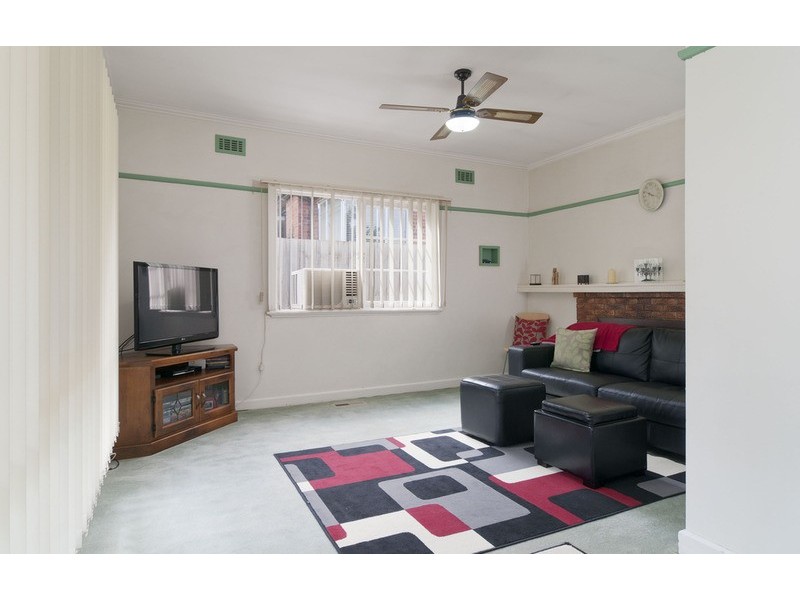 10 Charles Street, Mooroolbark VIC 3138