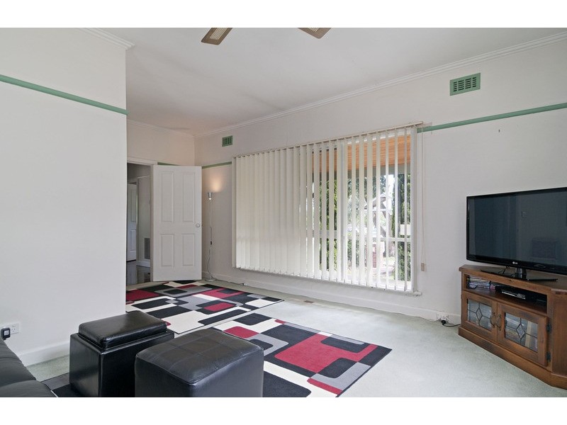 10 Charles Street, Mooroolbark VIC 3138
