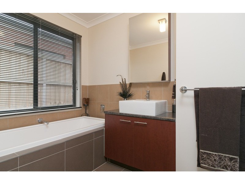 8 Bayview Rise, Bayswater North VIC 3153