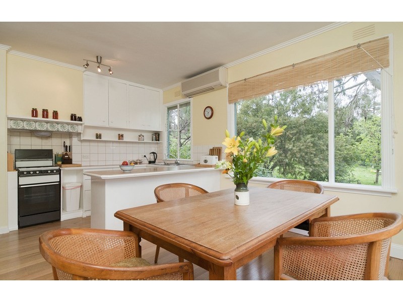 16 English Street, Seville VIC 3139