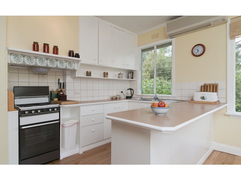 16 English Street, Seville VIC 3139