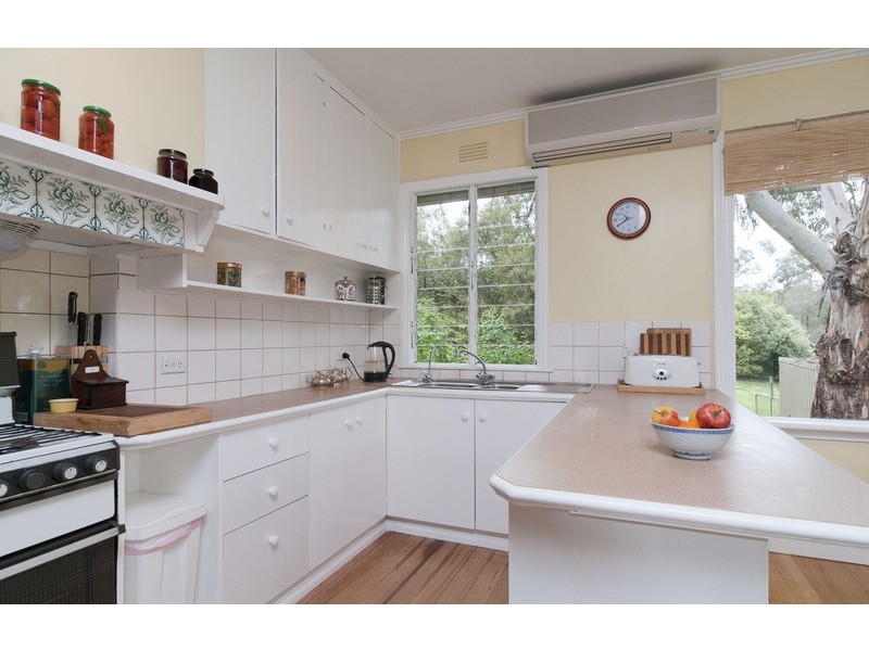 16 English Street, Seville VIC 3139