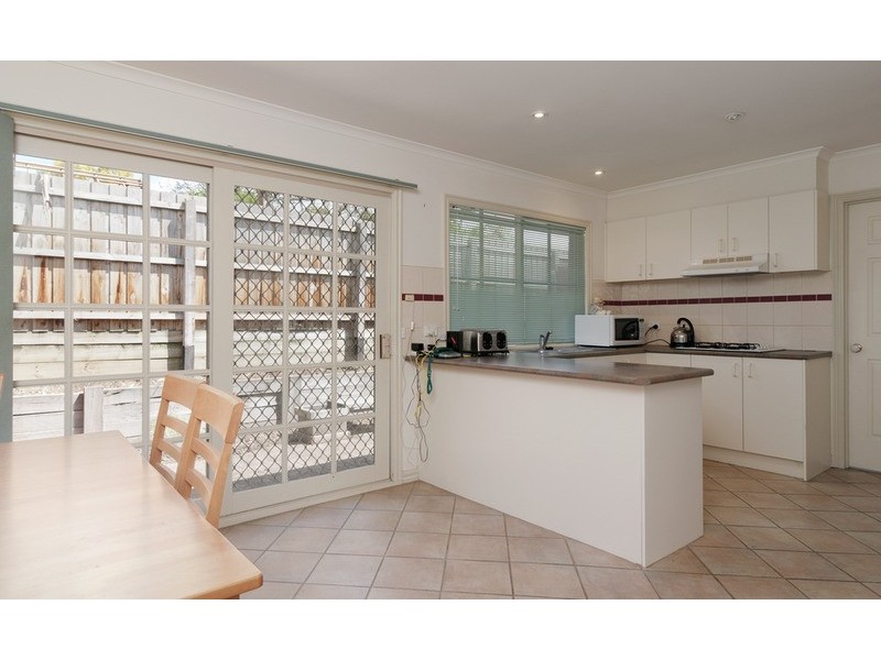 2/61 Exeter Road, Croydon North VIC 3136