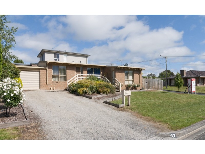 17 Parkland Avenue, Chirnside Park VIC 3116