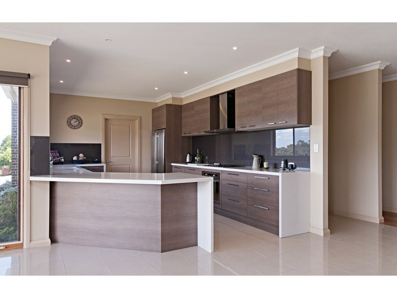 6 Classic Drive, Mooroolbark VIC 3138