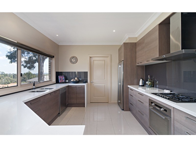 6 Classic Drive, Mooroolbark VIC 3138