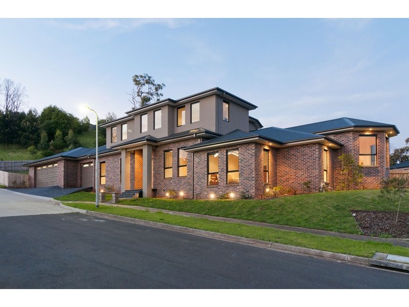 9 Chevalier Crescent, Mooroolbark VIC 3138
