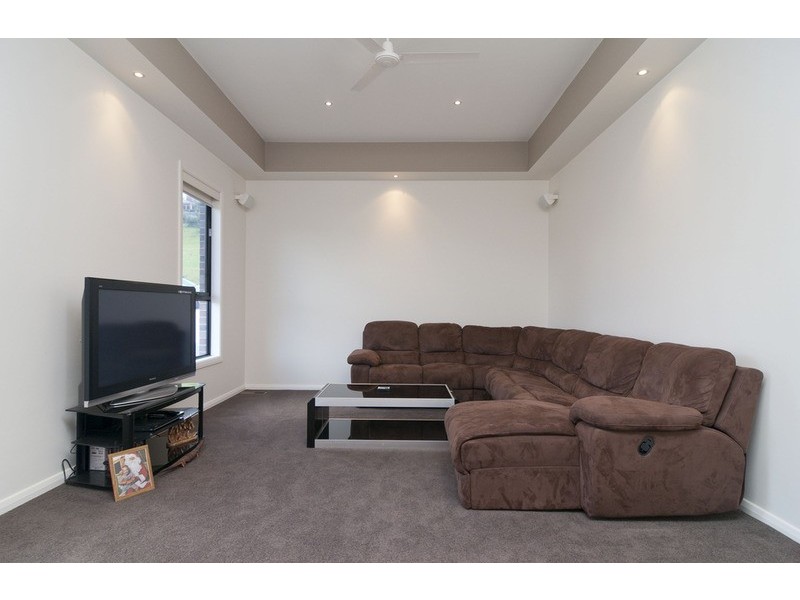 9 Chevalier Crescent, Mooroolbark VIC 3138