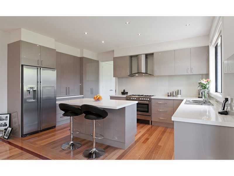 9 Chevalier Crescent, Mooroolbark VIC 3138