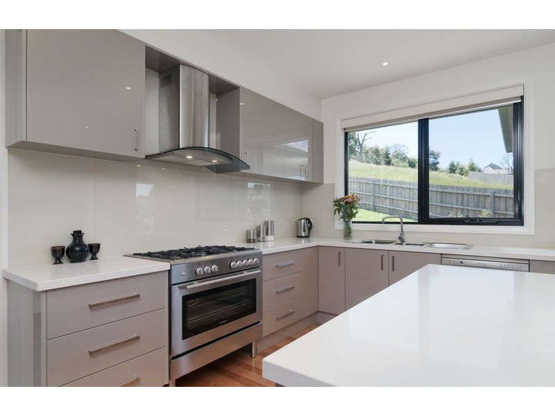 9 Chevalier Crescent, Mooroolbark VIC 3138