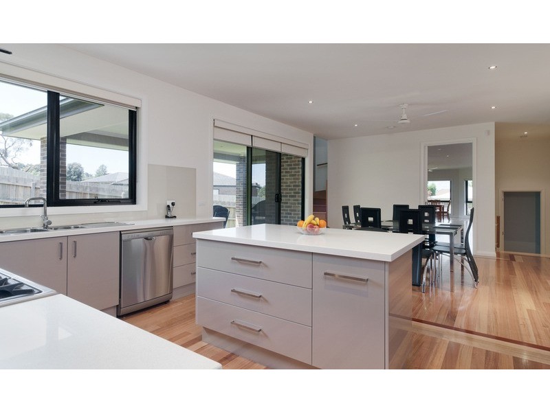 9 Chevalier Crescent, Mooroolbark VIC 3138