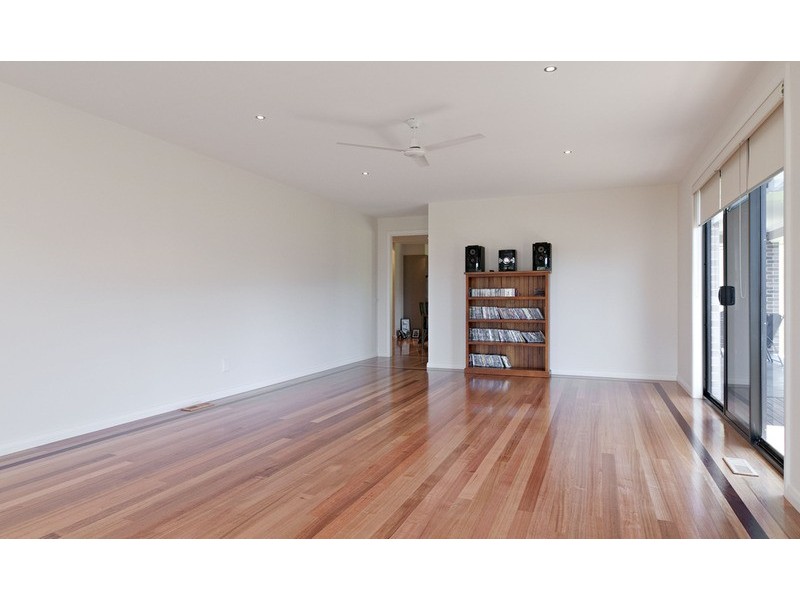 9 Chevalier Crescent, Mooroolbark VIC 3138