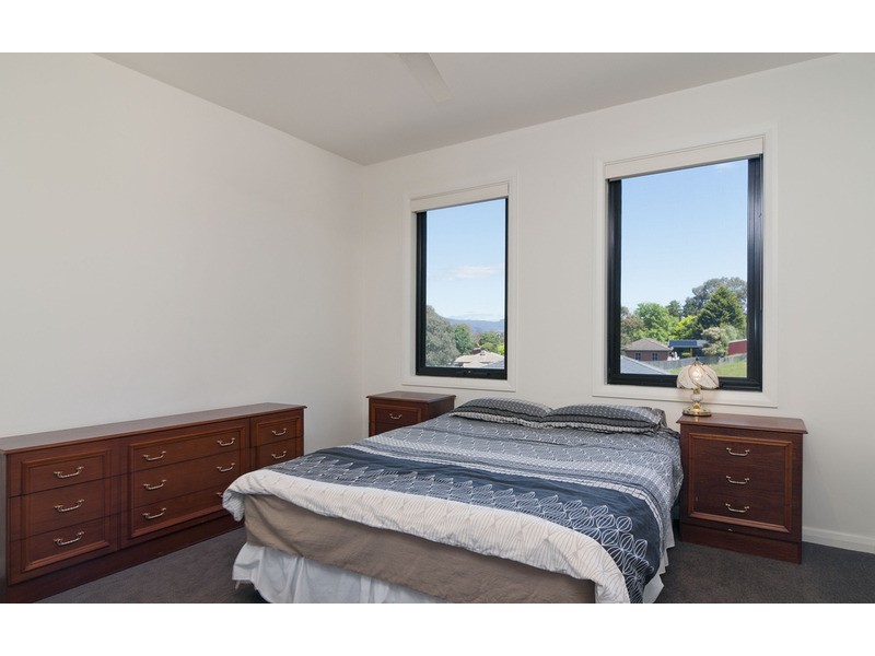 9 Chevalier Crescent, Mooroolbark VIC 3138