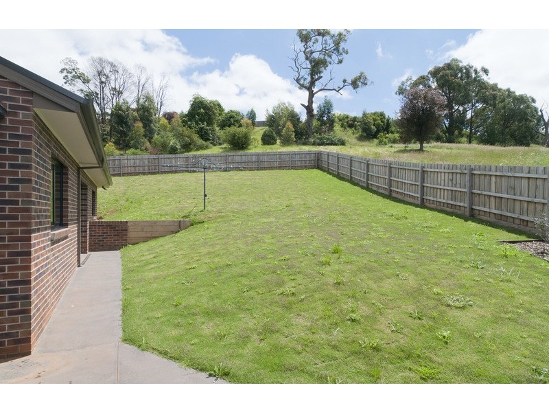 9 Chevalier Crescent, Mooroolbark VIC 3138