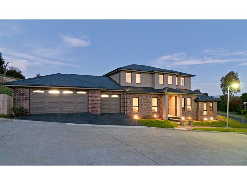 9 Chevalier Crescent, Mooroolbark VIC 3138