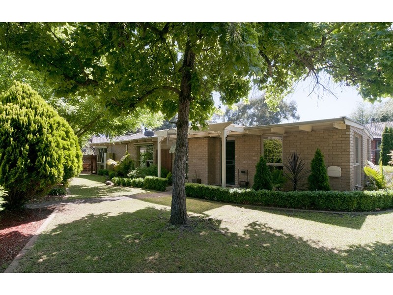 84 Bellara Drive, Mooroolbark VIC 3138