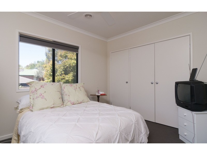 1/32 Bonnie View Road, Croydon North VIC 3136