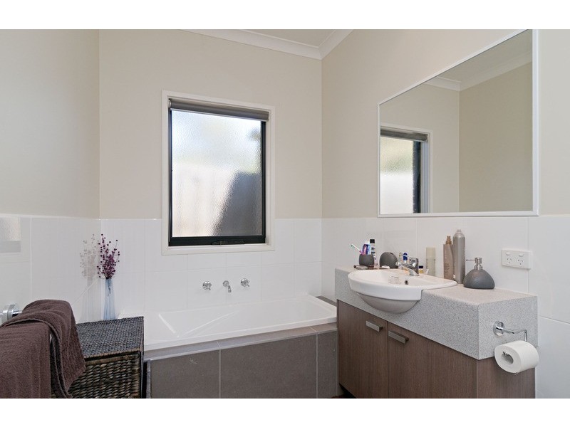 2/32 Bonnie View Road, Croydon North VIC 3136
