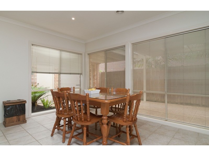 39 Freshfield Avenue, Mooroolbark VIC 3138