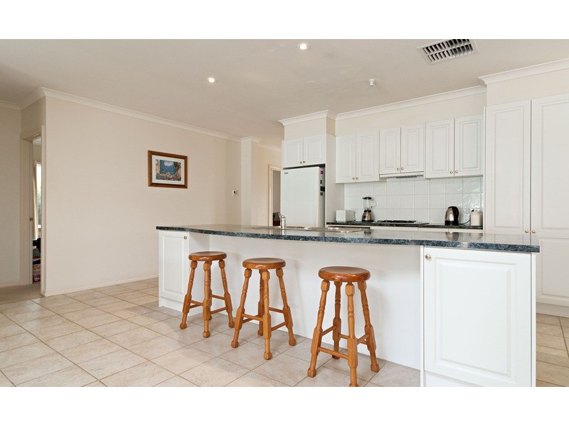 39 Freshfield Avenue, Mooroolbark VIC 3138