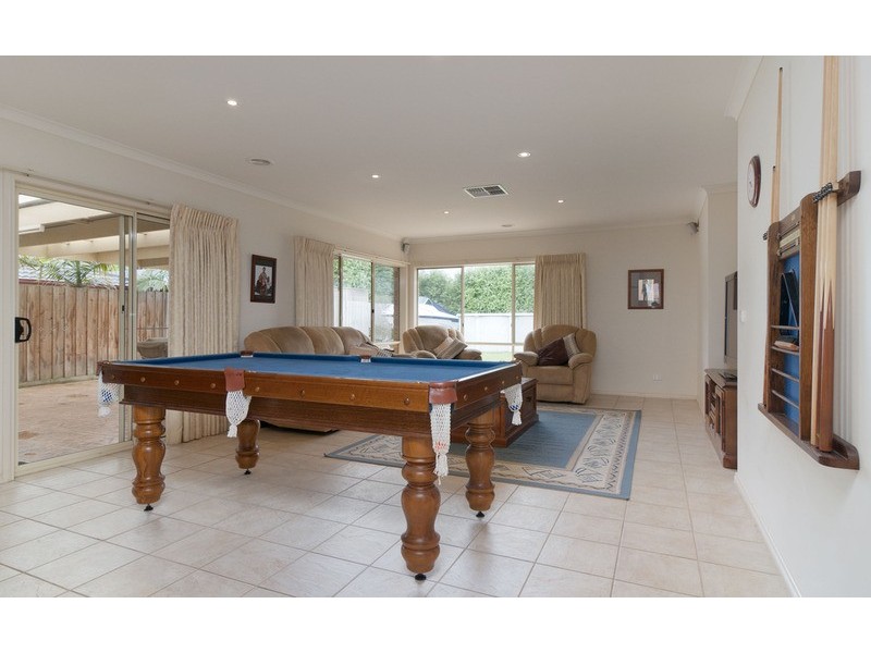 39 Freshfield Avenue, Mooroolbark VIC 3138