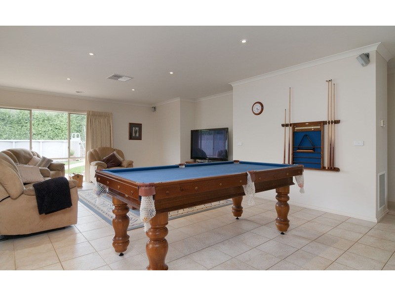 39 Freshfield Avenue, Mooroolbark VIC 3138