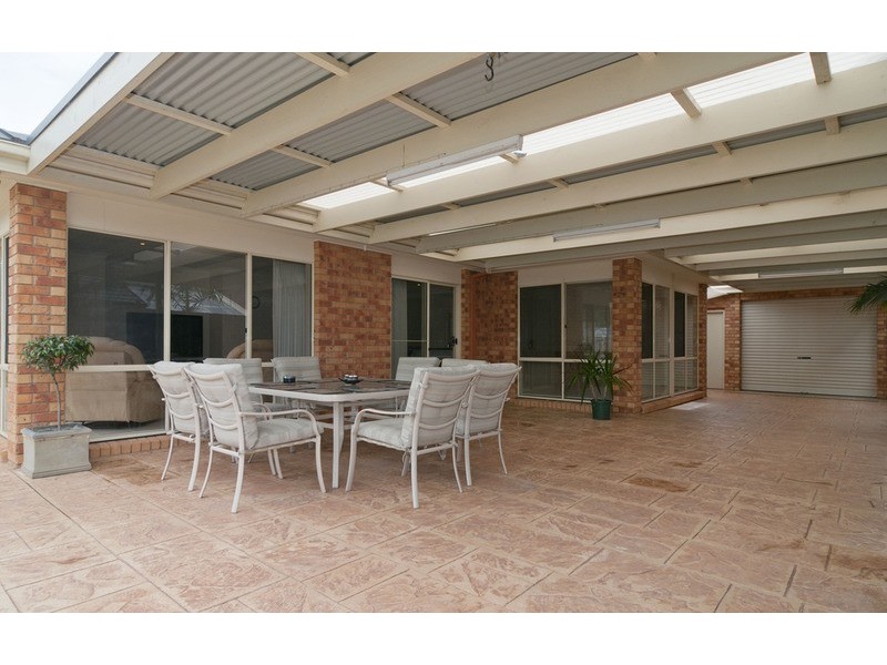 39 Freshfield Avenue, Mooroolbark VIC 3138