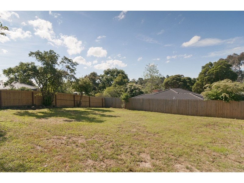 2/103 Pembroke  Road, Mooroolbark VIC 3138