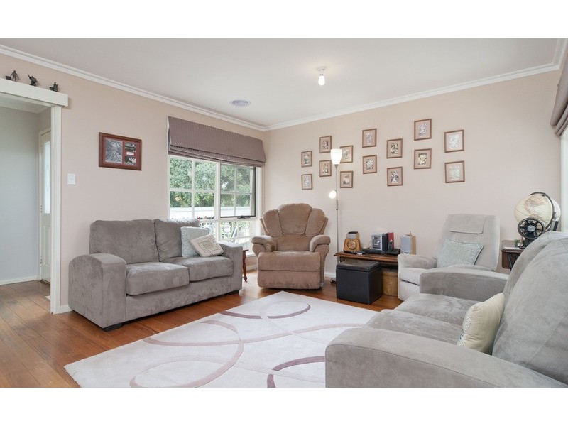 36 Bimbadeen Drive, Mooroolbark VIC 3138