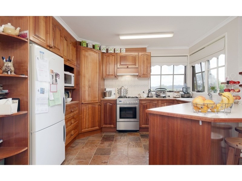 36 Bimbadeen Drive, Mooroolbark VIC 3138