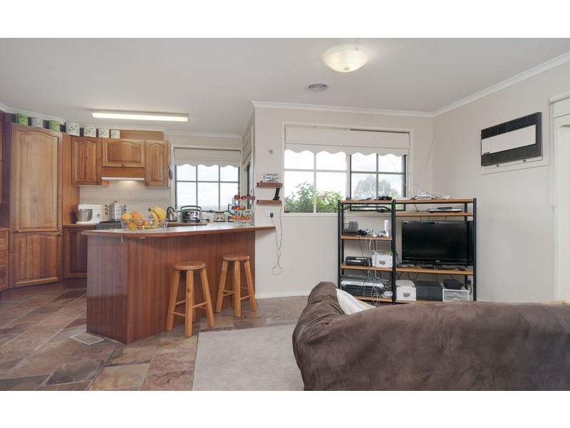 36 Bimbadeen Drive, Mooroolbark VIC 3138