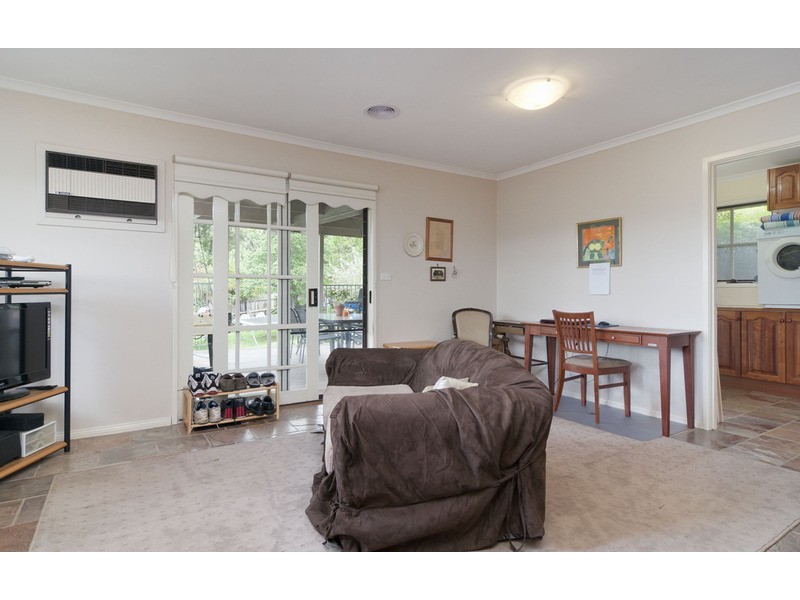 36 Bimbadeen Drive, Mooroolbark VIC 3138