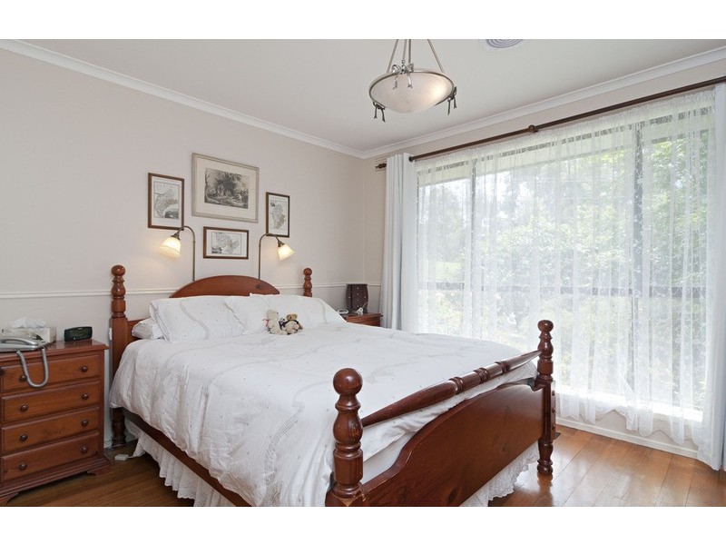 36 Bimbadeen Drive, Mooroolbark VIC 3138
