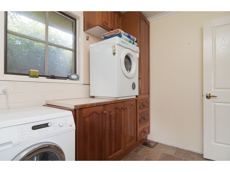 36 Bimbadeen Drive, Mooroolbark VIC 3138