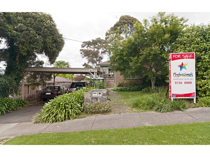 36 Bimbadeen Drive, Mooroolbark VIC 3138