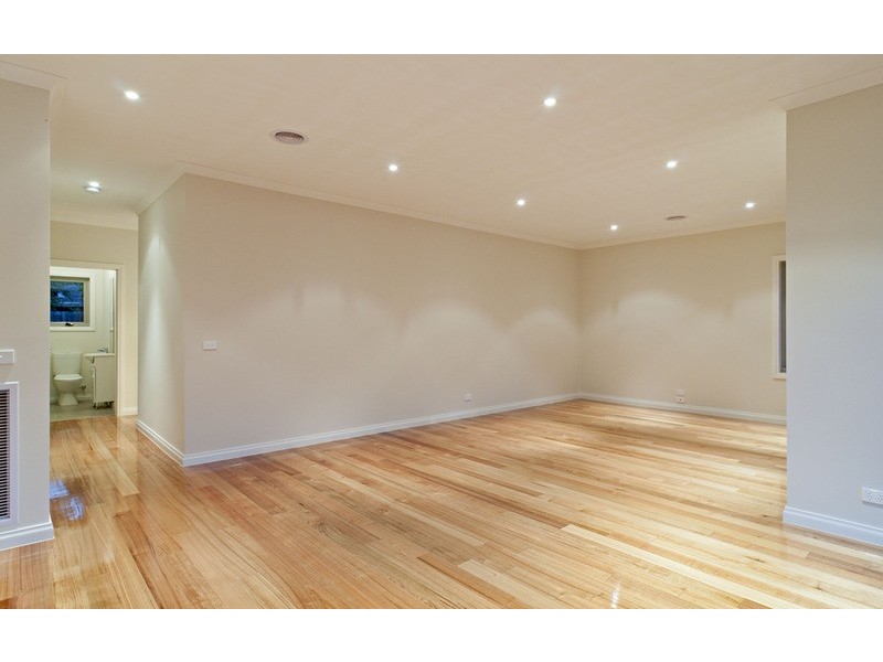 2/14 Piccadilly Court, Kilsyth VIC 3137