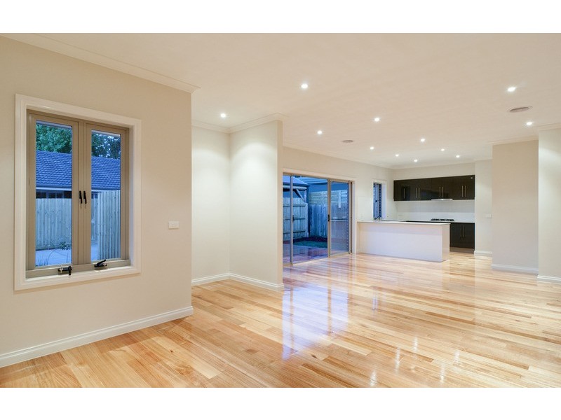 2/14 Piccadilly Court, Kilsyth VIC 3137