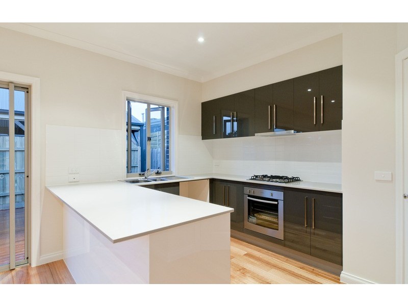 2/14 Piccadilly Court, Kilsyth VIC 3137