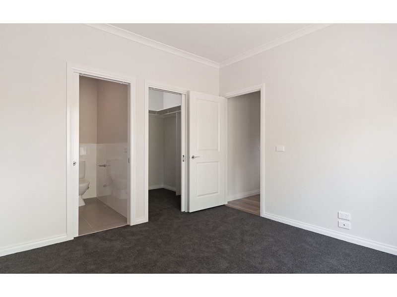 2/14 Piccadilly Court, Kilsyth VIC 3137