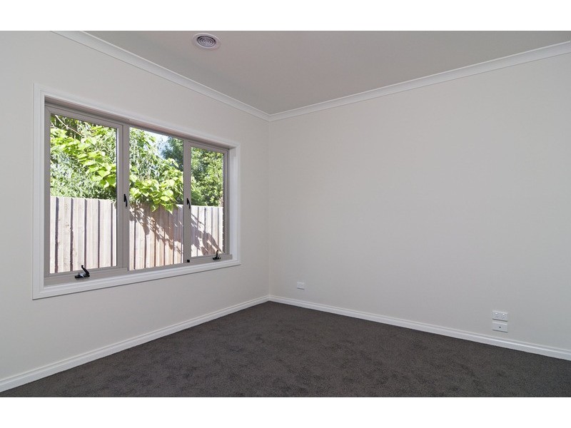 2/14 Piccadilly Court, Kilsyth VIC 3137