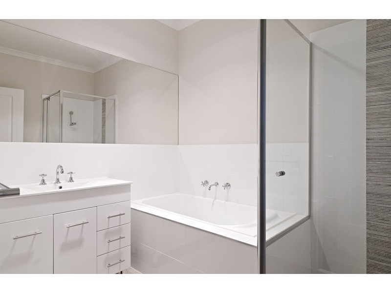 2/14 Piccadilly Court, Kilsyth VIC 3137