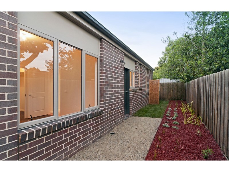 2/14 Piccadilly Court, Kilsyth VIC 3137