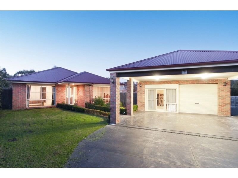 12 Lakeview Drive, Lilydale VIC 3140