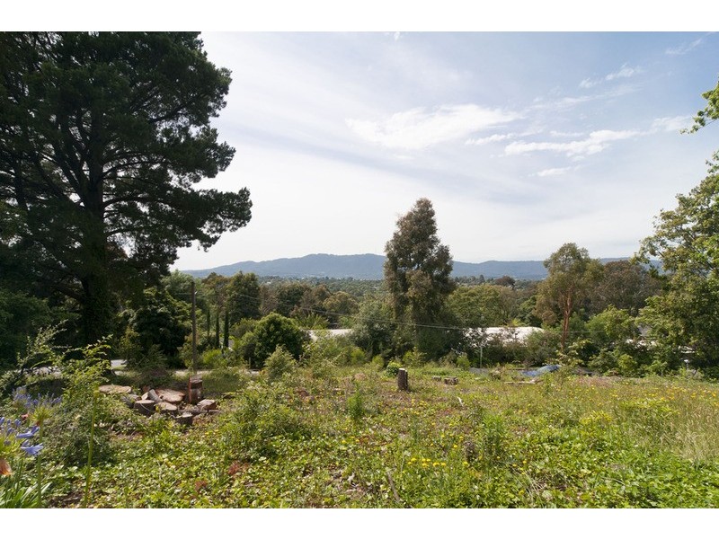 42 Eastfield Road, Croydon South VIC 3136