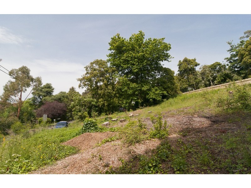 42 Eastfield Road, Croydon South VIC 3136