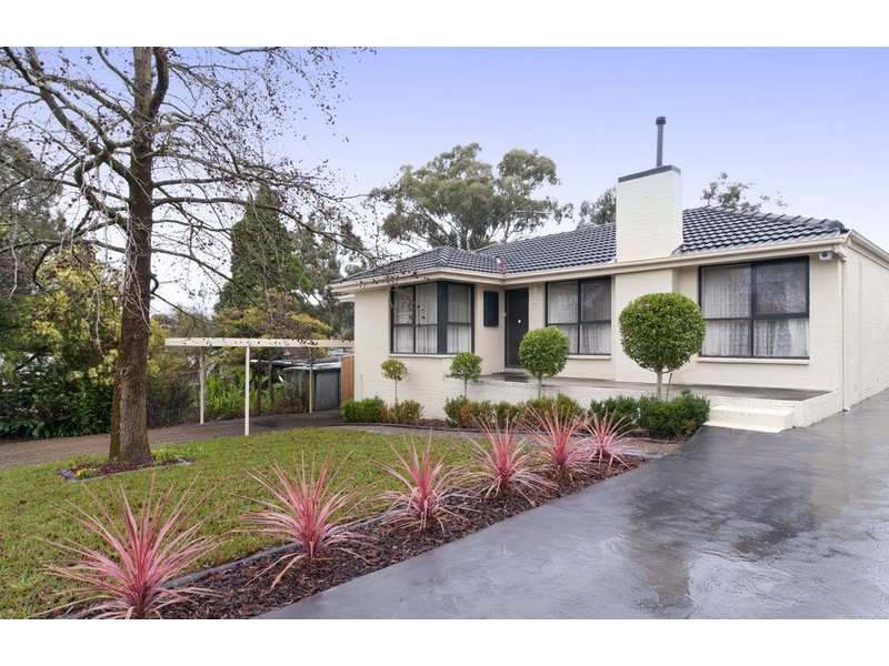 32 Dixon Avenue, Croydon VIC 3136