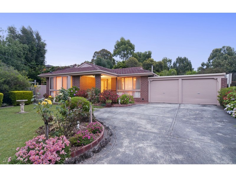 7 Nambour Drive, Mooroolbark VIC 3138